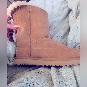 Only wore a couple times . Uggs Bailey bow boots